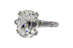 Anello in platino con tre pietre, con diamante "Old Mine" da 7,01 carati (GIA) H VS1 di J. Birnbach