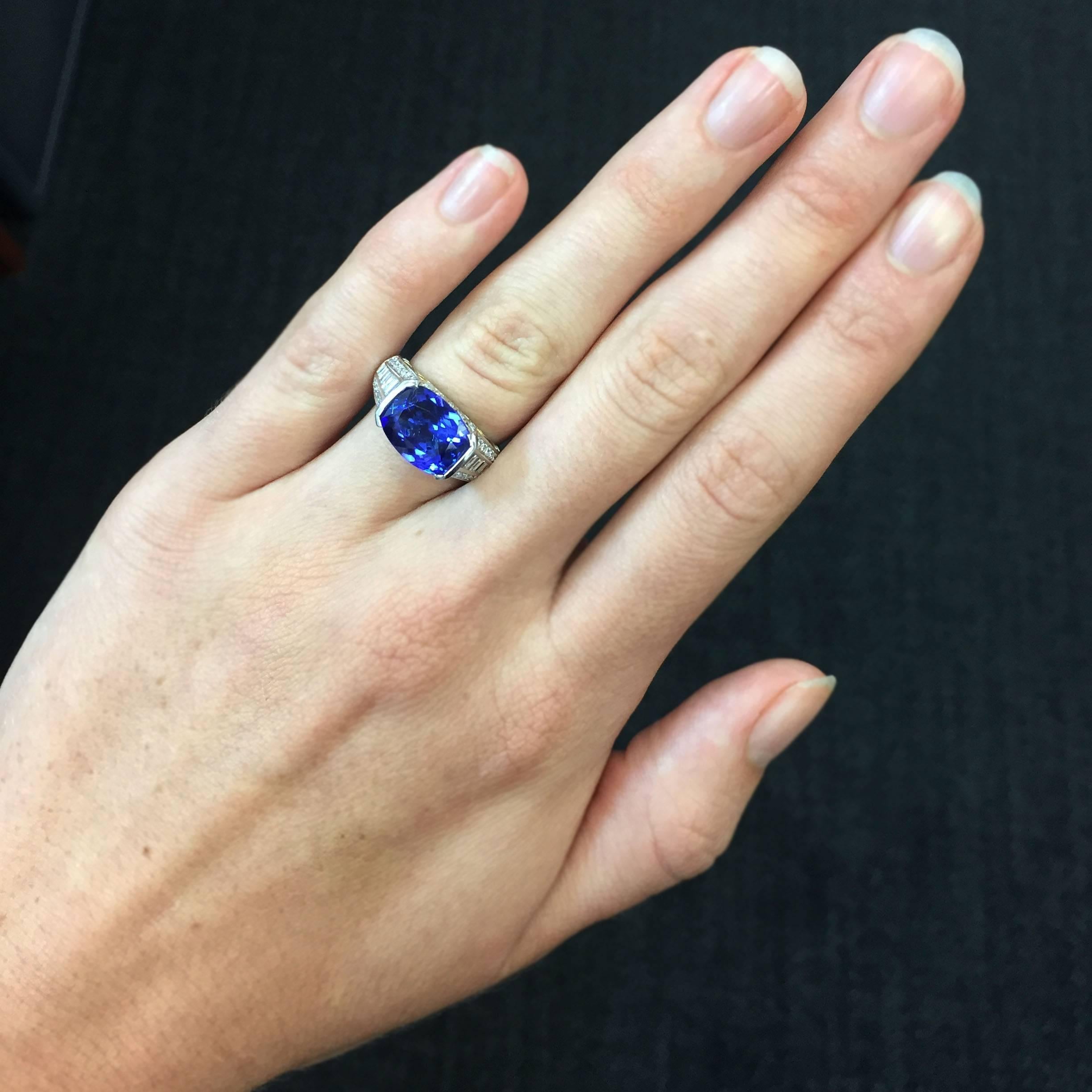 4.10 Carat Tanzanite and Diamond Ring 18k White Gold In Excellent Condition In New York, NY