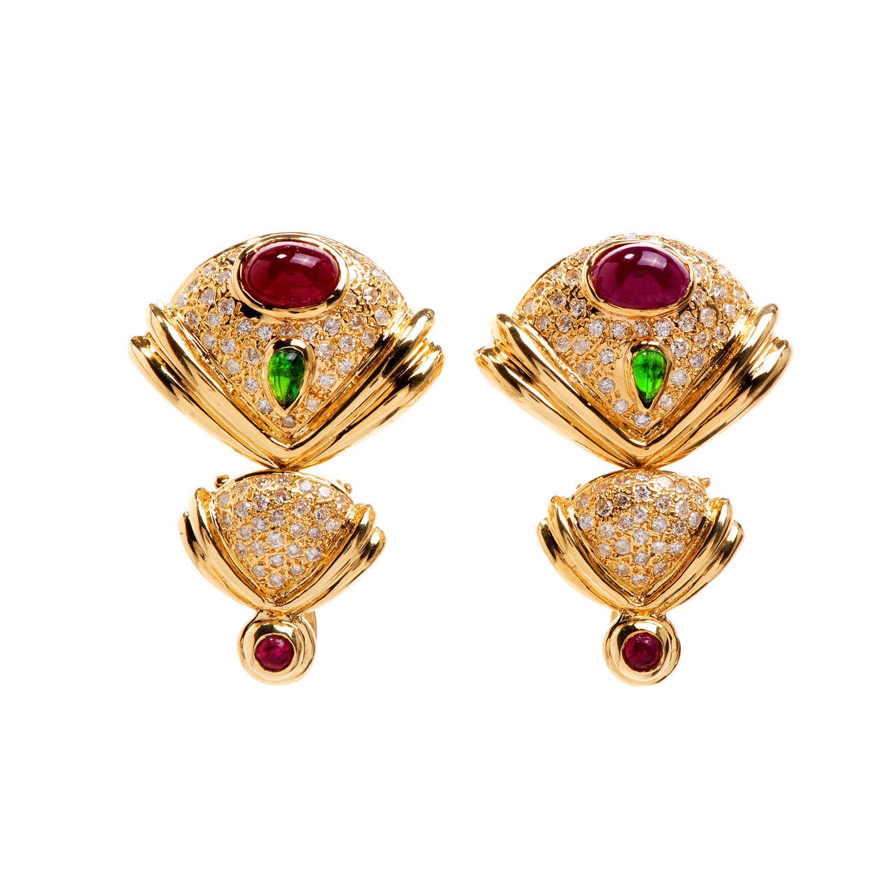 These stunning clip back drop earrings are crafted in solid 18K yellow gold. These earrings are accented with some 288 genuine round pave set diamonds approx 3.00 ct, H- I color, mostly VS1 clarity. These earrings are enhanced with 4 genuine round