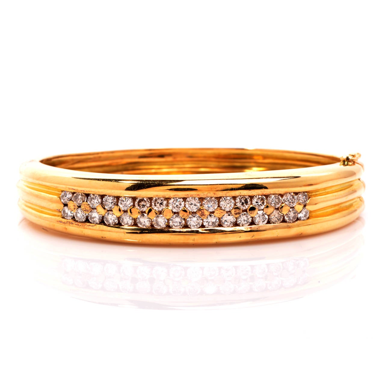 this Italian diamond bangle bracelet with elegance and timeless classic, celebrating femininity and charm with its beautiful craftsmanship. Finely crafted in solid 18K yellow solid gold, this hinged bangle bracelet features a sparkling diamond