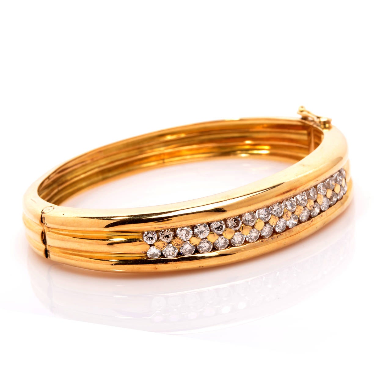 Diamond Gold Bangle Bracelet In Excellent Condition In Miami, FL