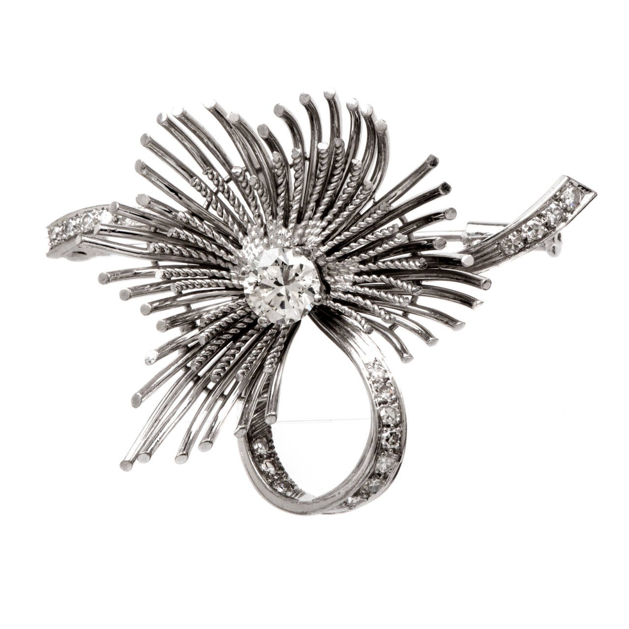 This floral pin brooch with diamond of European provenance is crafted in solid platinum, weighs approx. 17.1 grams and measures approx. 2