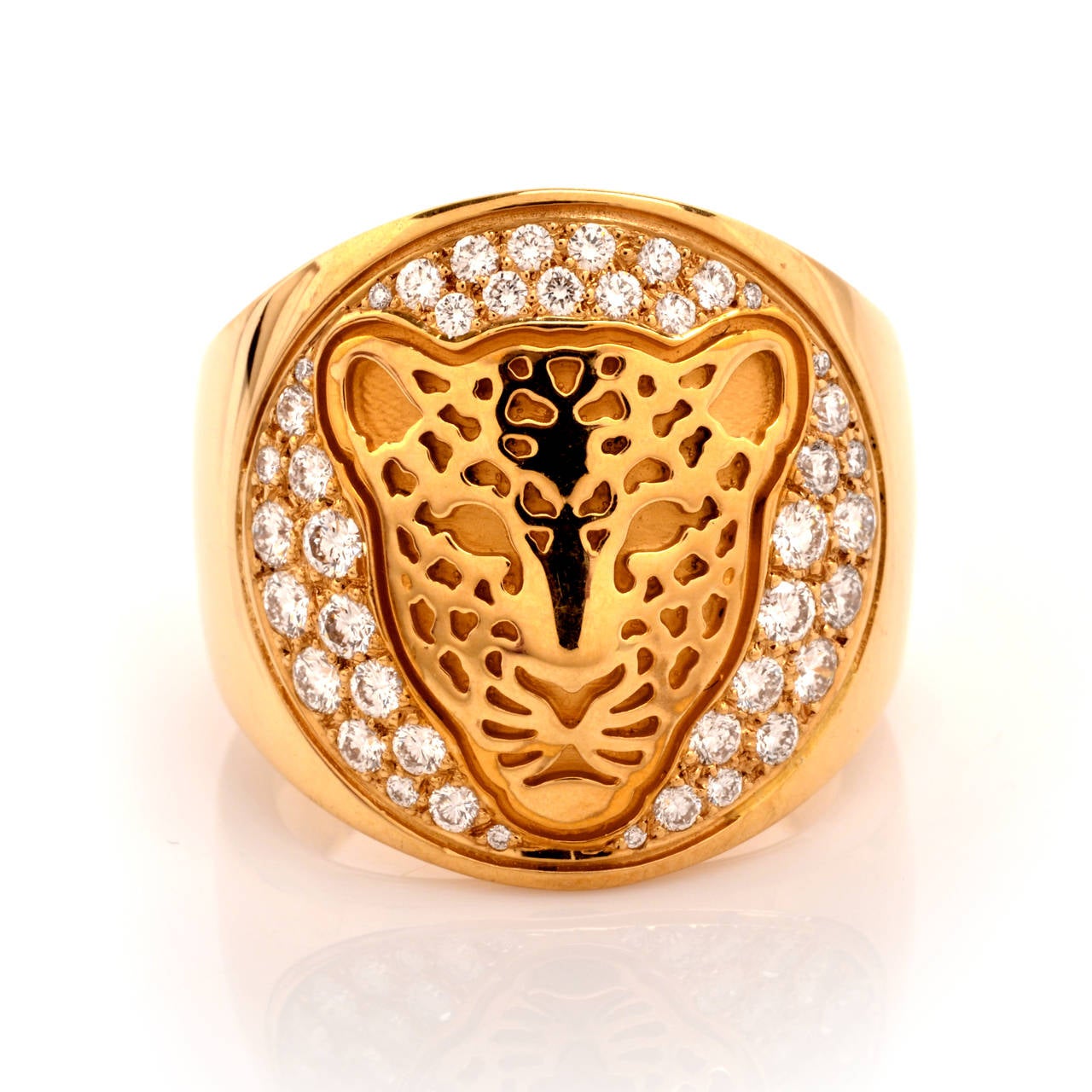 This stunning, 100% Original Carrera Carrera Fiera Leopard Ring is crafted beautifully in solid 18K yellow gold. This ring exposes a leopard head in a polished and matte gold finish, adorned by some 43 genuine round cut diamonds approx 2.00cttw, F-G