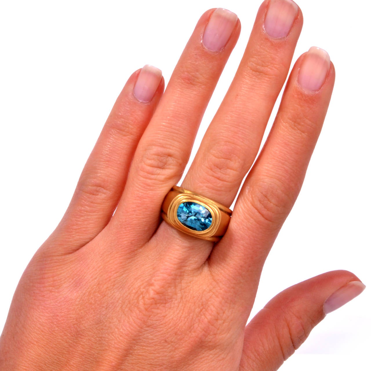 Mesmerizing and Substantial Blue Zircon Gold RIng 3