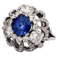 Platin-Cocktailring mit 5,77 Karat Saphir und Diamant in Kuppelform