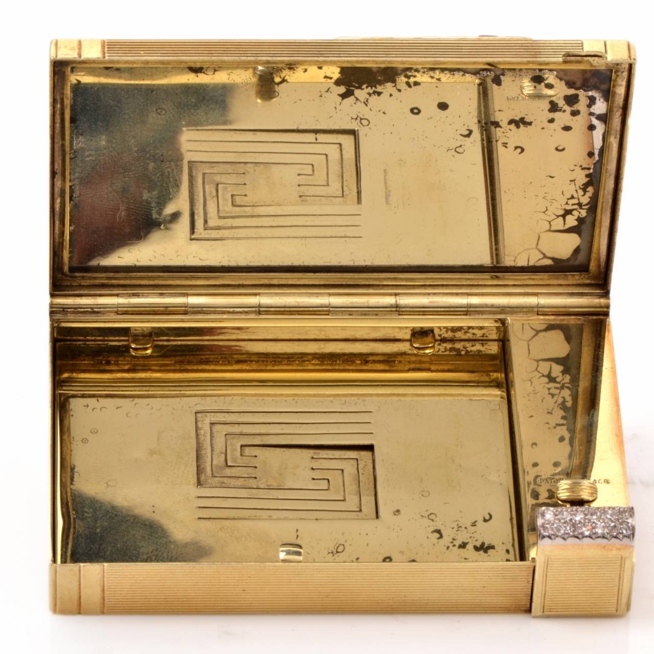 Boîte compacte en or 14k saphir et diamant des années 1940 Bon état - En vente à Miami, FL