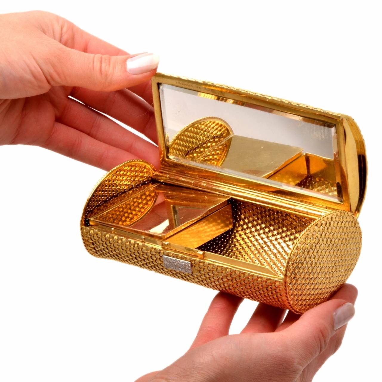 This 1960's Tiffany & Co. Clutch Purse & compact is of Italian provenance, crafted in solid 18K yellow gold, weighing 477.6 grams and measuring 5.5