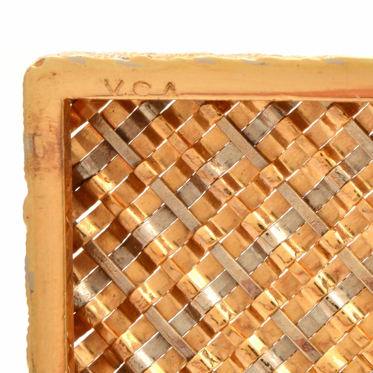 Van Cleef & Arpels Textured Gold Box In Excellent Condition In Miami, FL