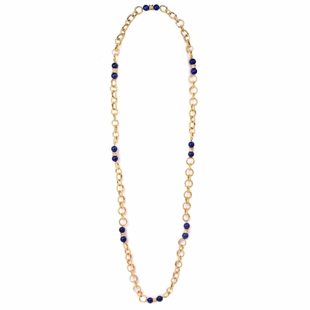 This fashionable estate chain necklace of alluring aesthetic and classic elegance is crafted in 18K yellow gold, weighing approx. 116.1 grams and measuring 32