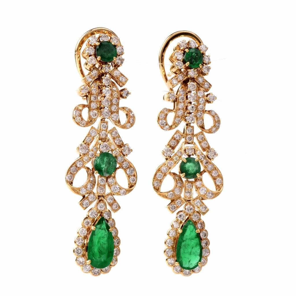 Retro Emerald Diamond Gold Chandelier Earrings In Excellent Condition In Miami, FL