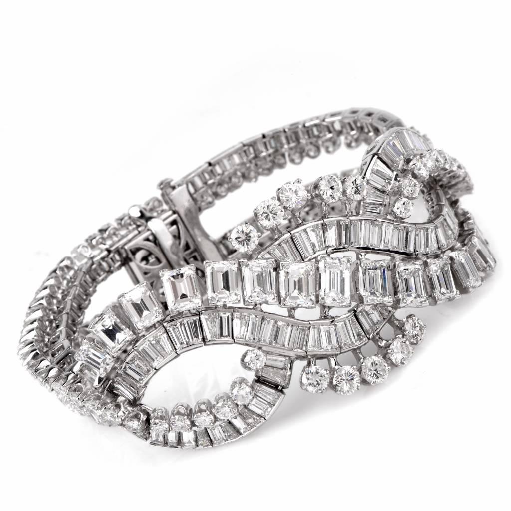 This captivating retro bracelet of sophisticated elegance and outstanding workmanship is crafted in solid platinum, weighing 84.5 grams and measuring 71/4