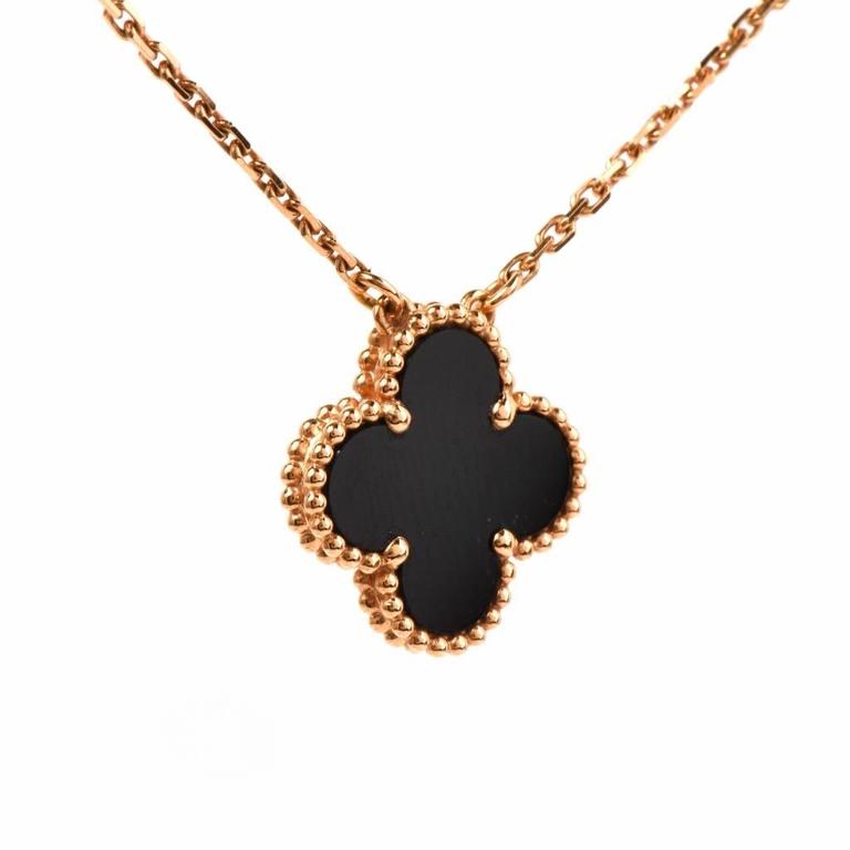 Van Cleef and Arpels Alhambra Onyx Gold Clover Pendant Necklace at 1stdibs