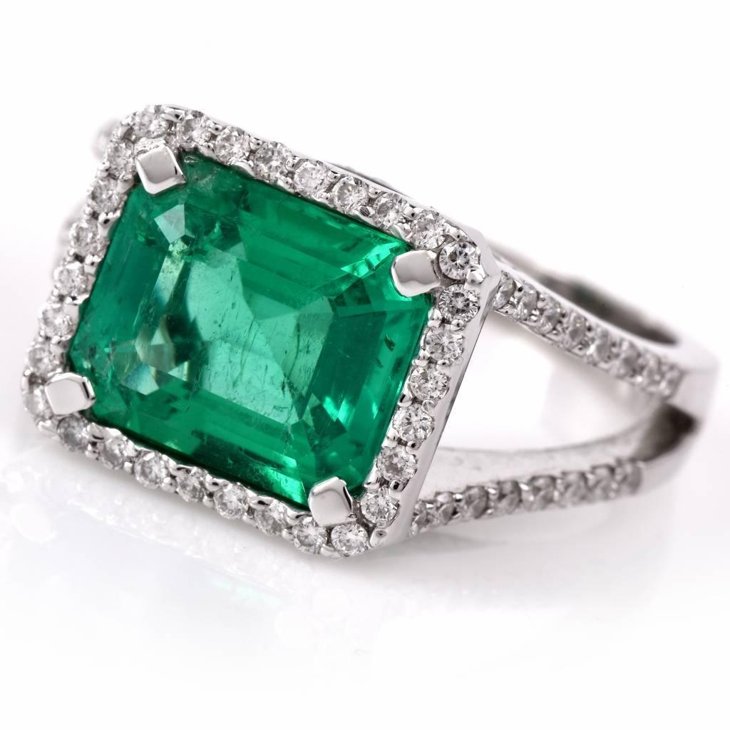 Stunning Emerald Diamond Gold Ring For Sale at 1stdibs