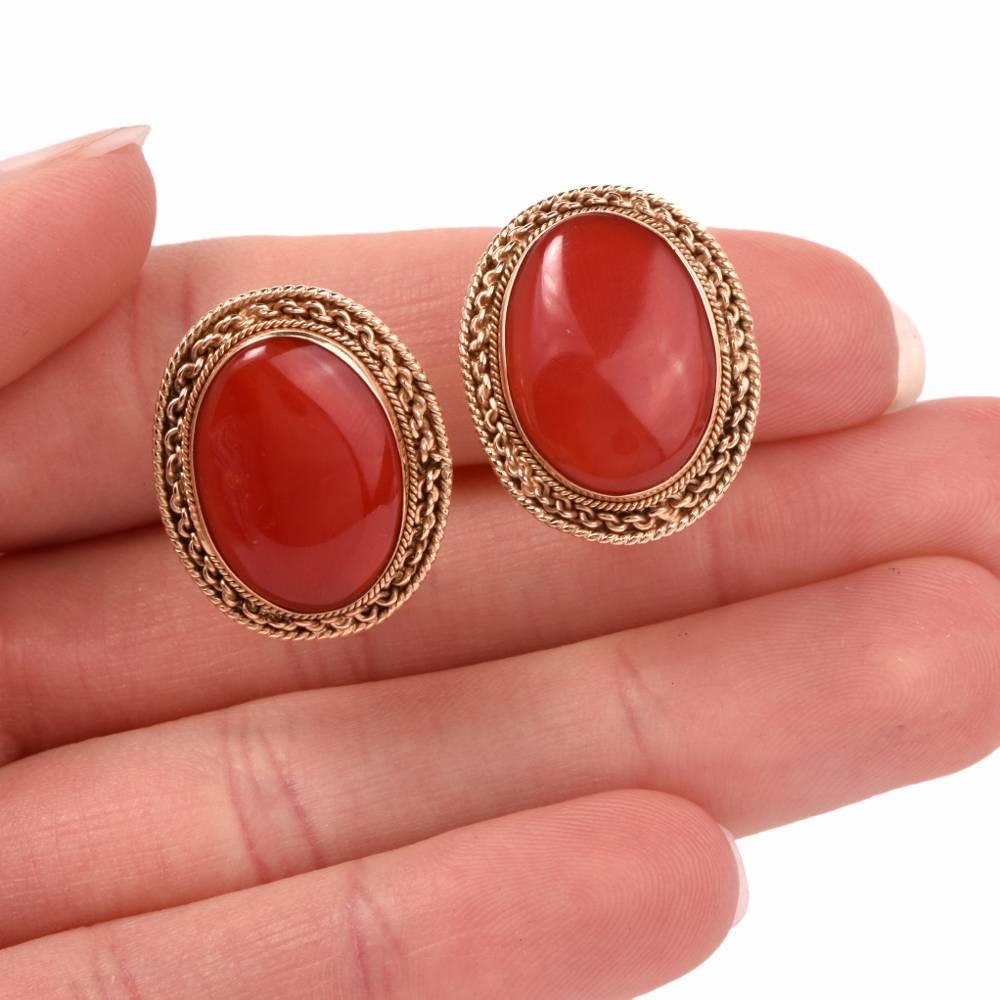  Red Coral Gold Earclips In Excellent Condition In Miami, FL