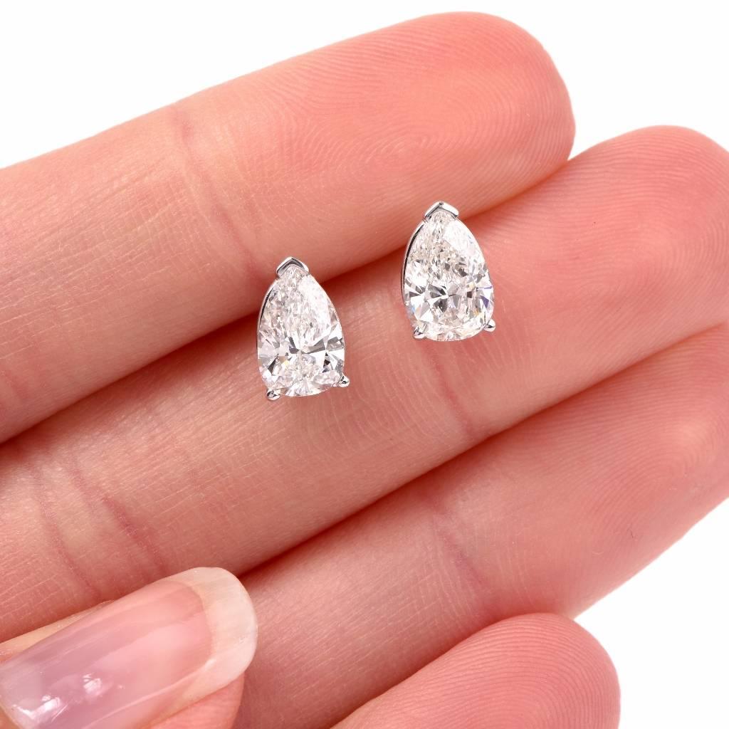 These sparking diamond stud earrings are crafted in platinum. These stunning earrings expose two pear-shape diamonds, one weighin approx. 1.10cts, graded H color and VS1 clarity and the other one weighing 1.05cts also H color and VS2 clarity. These