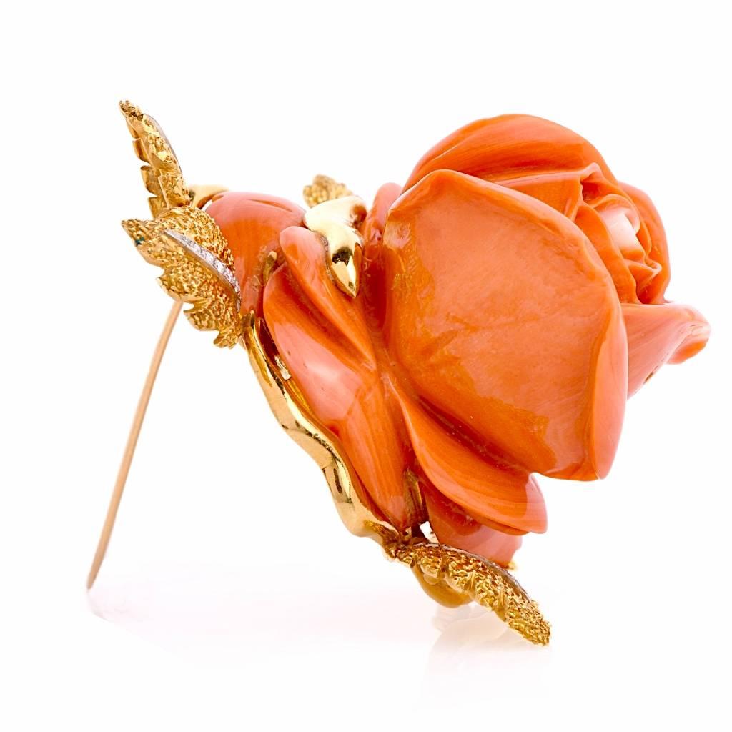 This enchanting vintage coral brooch pin and sublime expertise to create majestically realistic depictions of a rose upon intricately ornamented 18K yellow gold. This extraordinary brooch pin from circa 1960’s embellished with natural salmon color