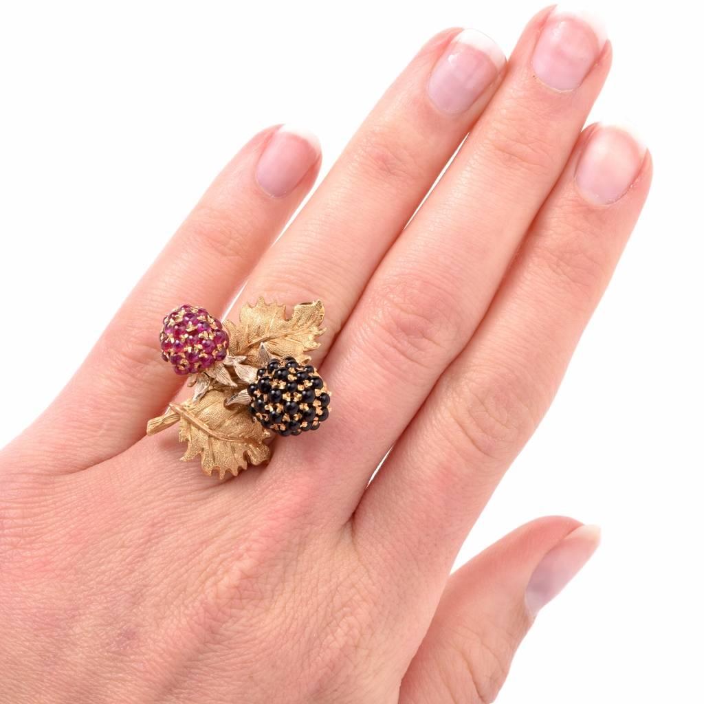 Women's Buccellati Ruby Cabochon Onyx Gold Floral Ring