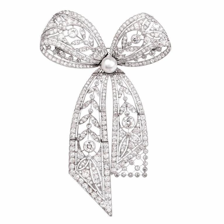 Diamond Platinum Garland Motif Ribbon Bow Pin Brooch For Sale at 1stDibs
