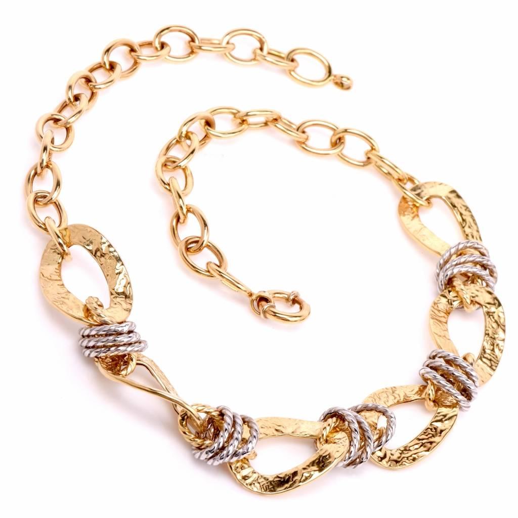 This classically elegant estate necklace of Italian provenance is crafted in solid 18K yellow gold, combined with white gold elements intersecting the centrally positioned larger links. The latter, 6 in number, are rendered in artfully hammered gold