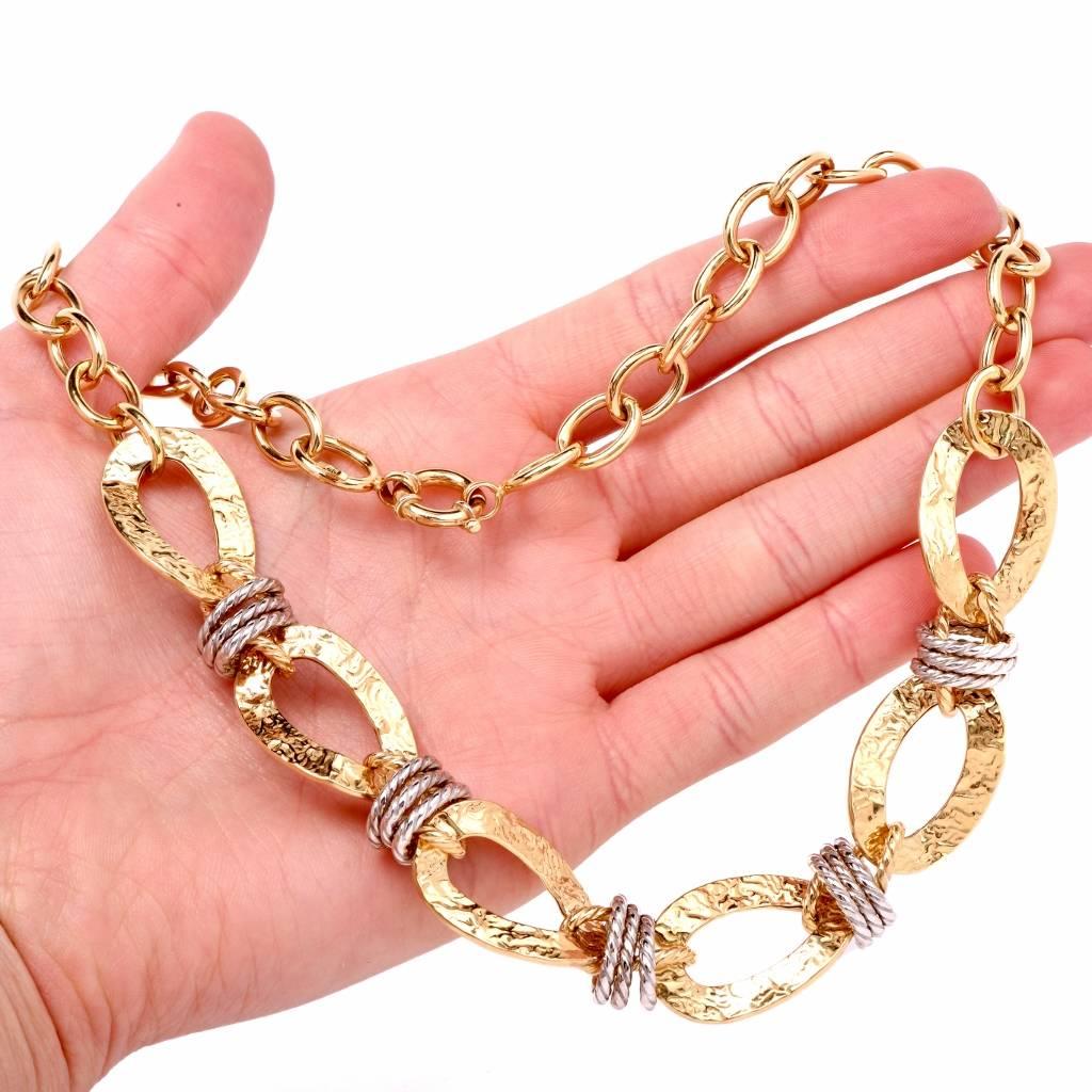 Italian Hammered Design Graduated Oval Gold Link Necklace In Excellent Condition In Miami, FL