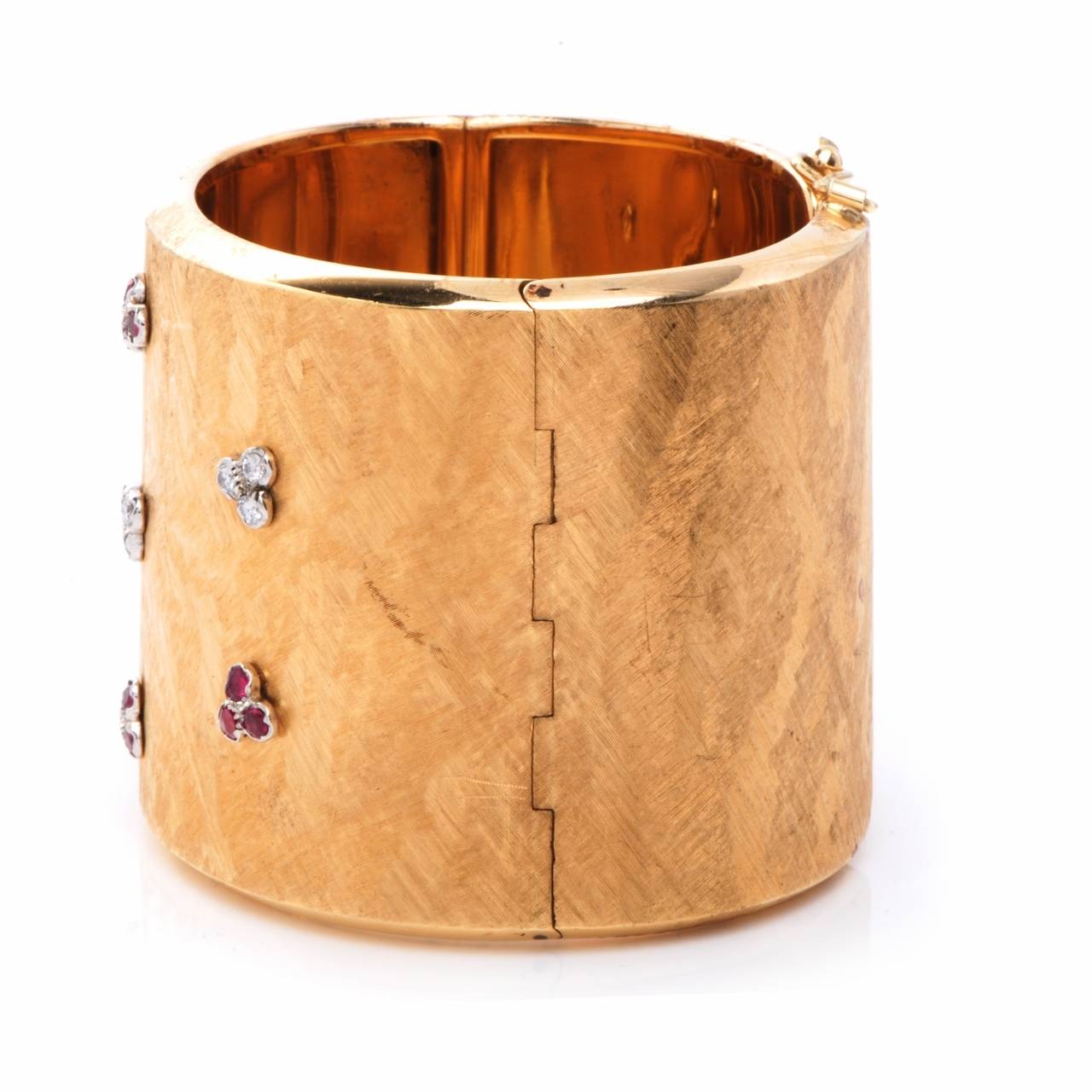 Women's Retro Ruby Diamond Textured Gold Cuff Bangle