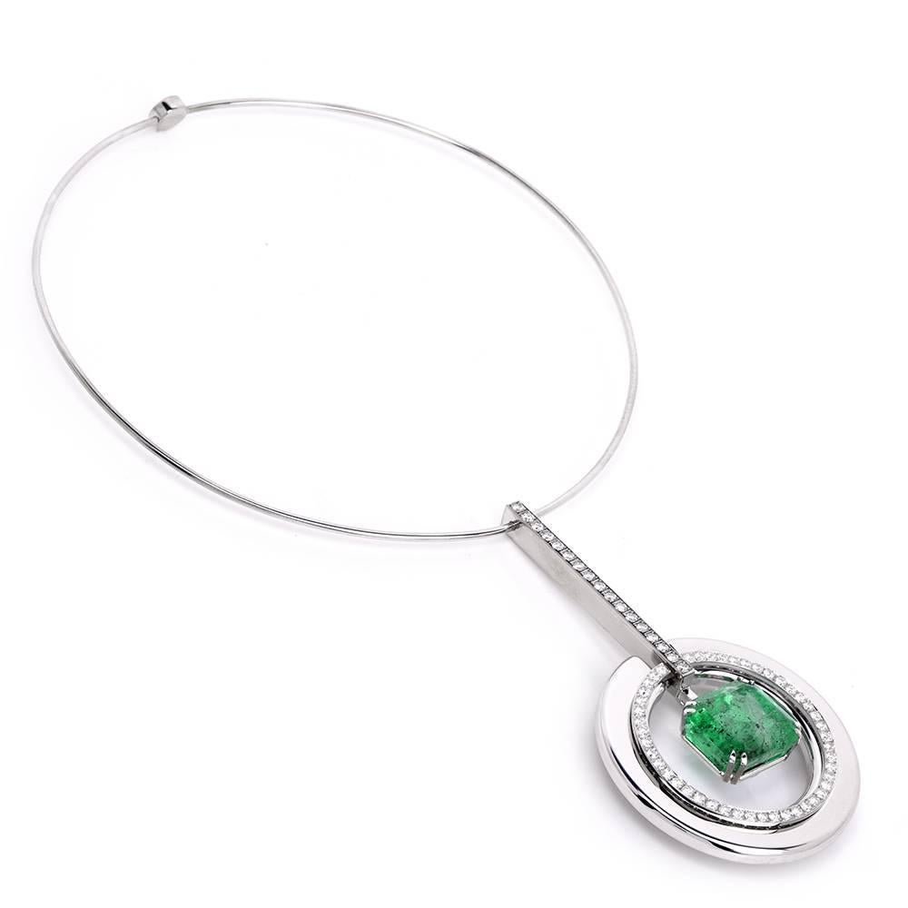 Inspired by the ancient Egyptian choker necklaces, this opulent Retro necklace crafted in solid 18K white gold incorporates a sturdy wire design choker, suspending an opulent orbicular shape pendant. The latter exposes a prominent 61-ct square-cut
