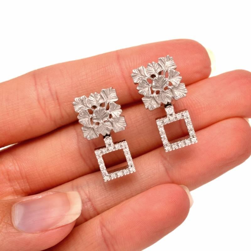 These lovely, 100% Original Carrera Carrera clip back earrings are crafted in solid 18K white gold. These earrings are centered with some 34 genuine pave set diamonds approx 0.70cttw, G color, VVS clarity. These earring feature the stylish Gingko