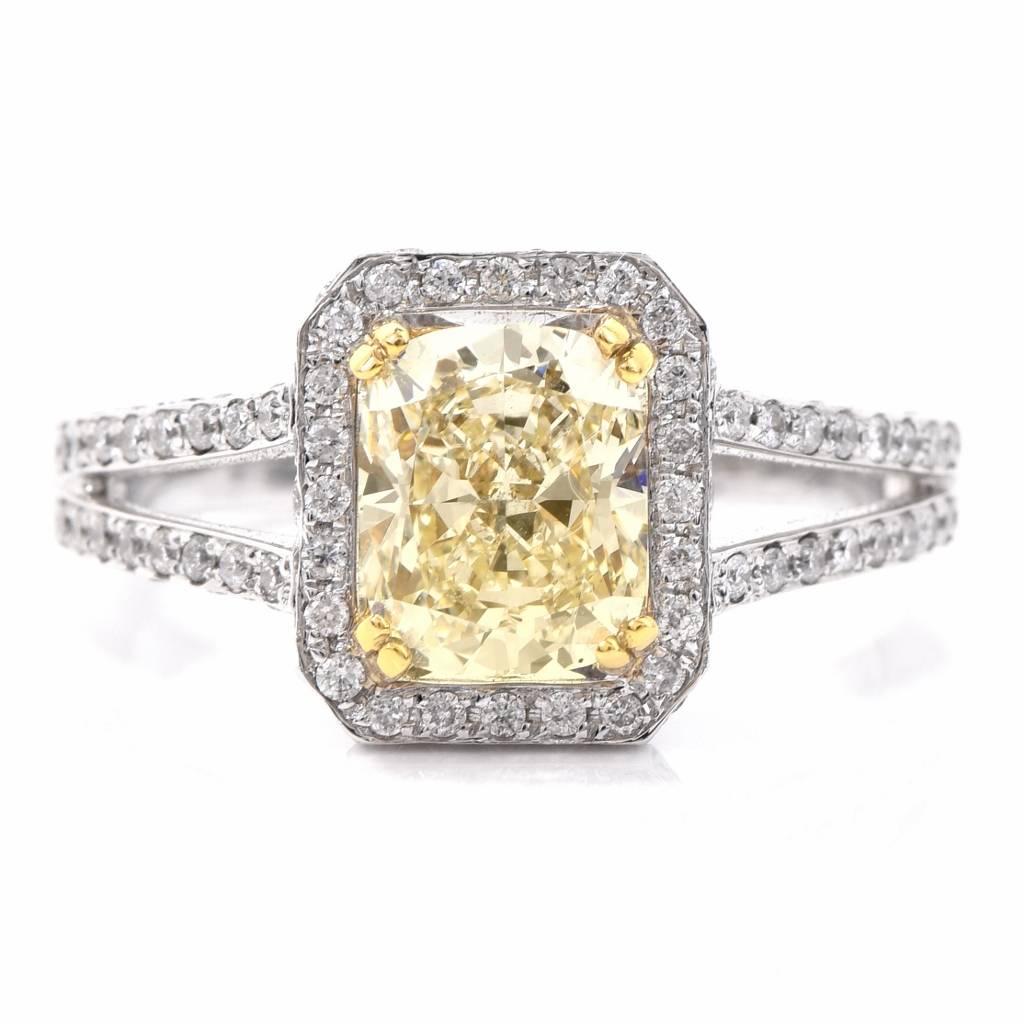 21st Century 2.89 Carat Light Yellow Diamond Engagement Ring In Excellent Condition In Miami, FL