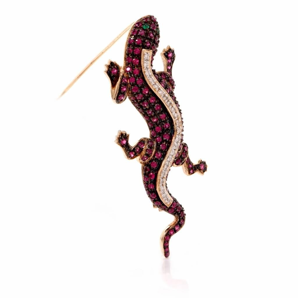 This Old style pin brooch features a lizard figure adorned with 22 genuine round cut Diamonds approx: 0.30 carats, H-I color, SI1-SI2 clarity, white gold prong set; 2 genuine round cabochon Emeralds approx: 0.02 cartas, prong set and 125 genuine