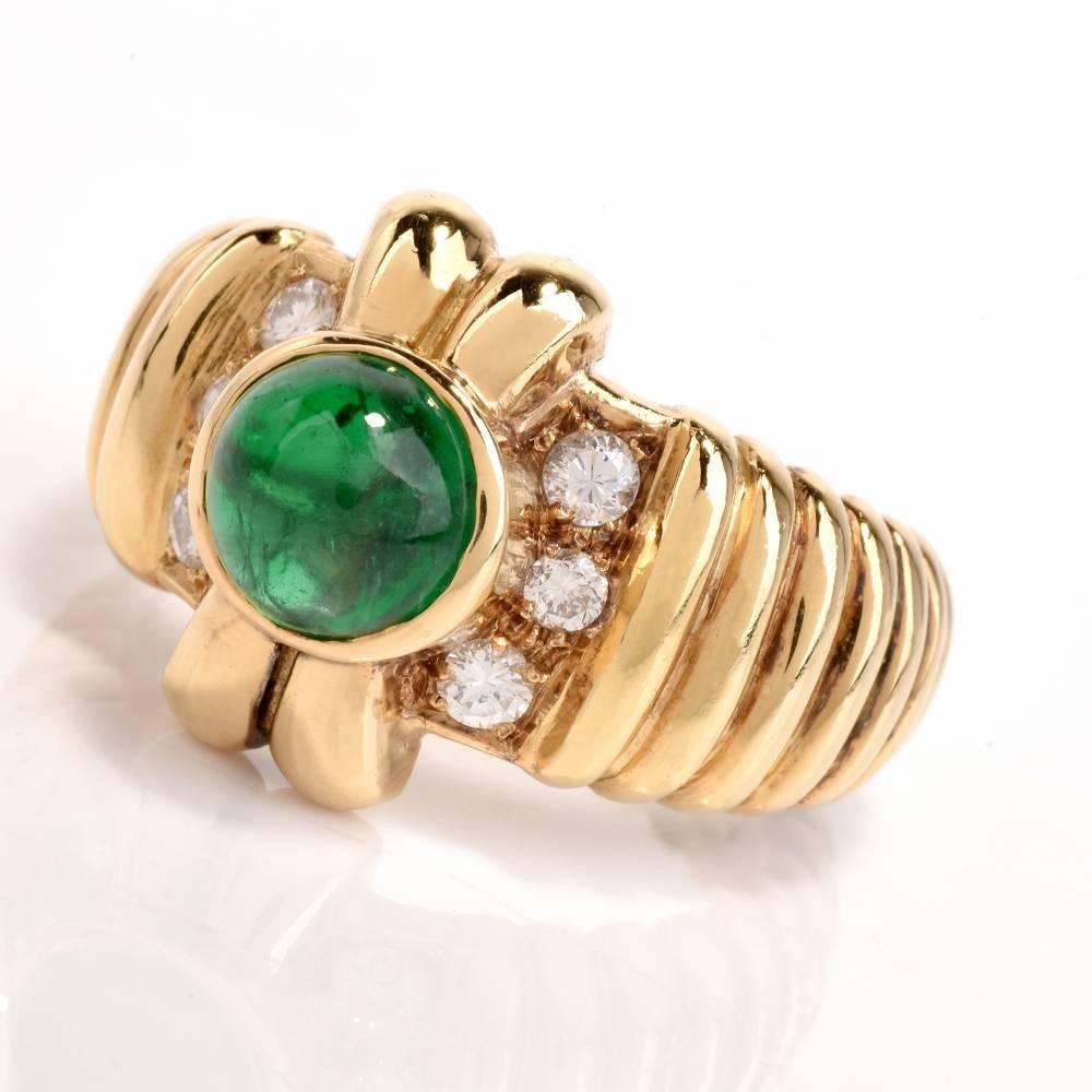 1980s Emerald Cabochon Diamond Yellow Gold Cocktail Ring In Excellent Condition In Miami, FL
