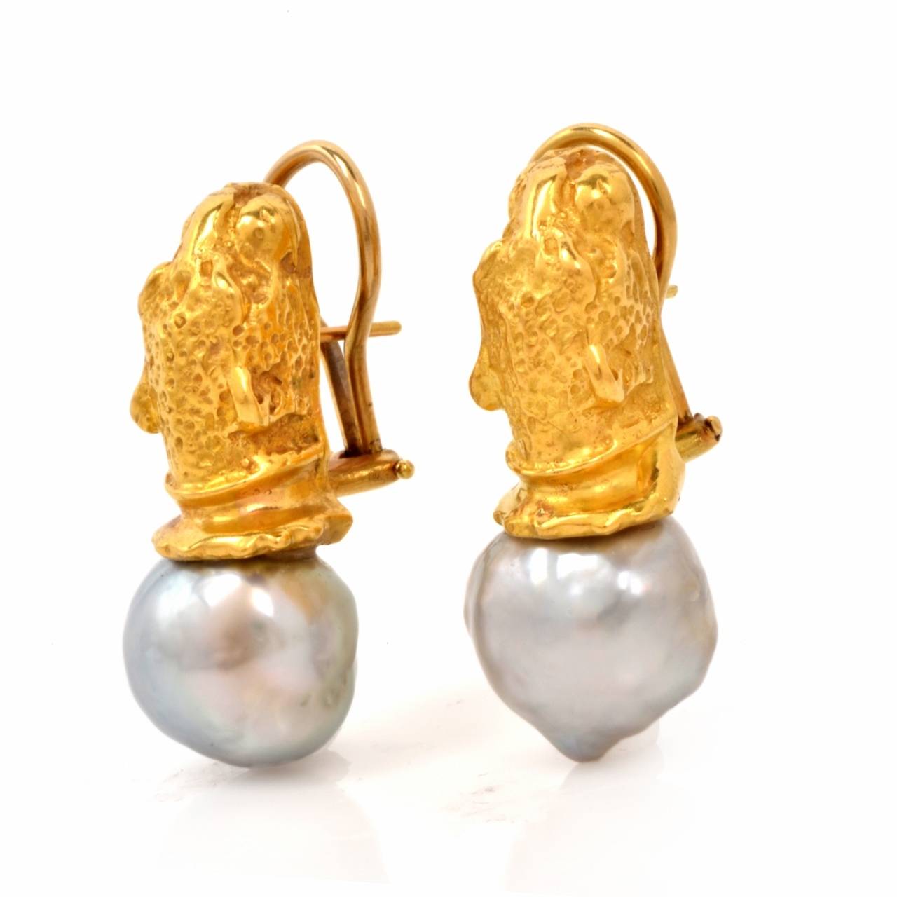 These enchanting clip-back earrings with a pair of natural  Baroque pearls and elaborately detailed 18K yellow gold panther heads weigh 20.1 grams and measure 33 mm long.  The lustrous Baroque pearls measure approx. 13 mm in length  and are of a