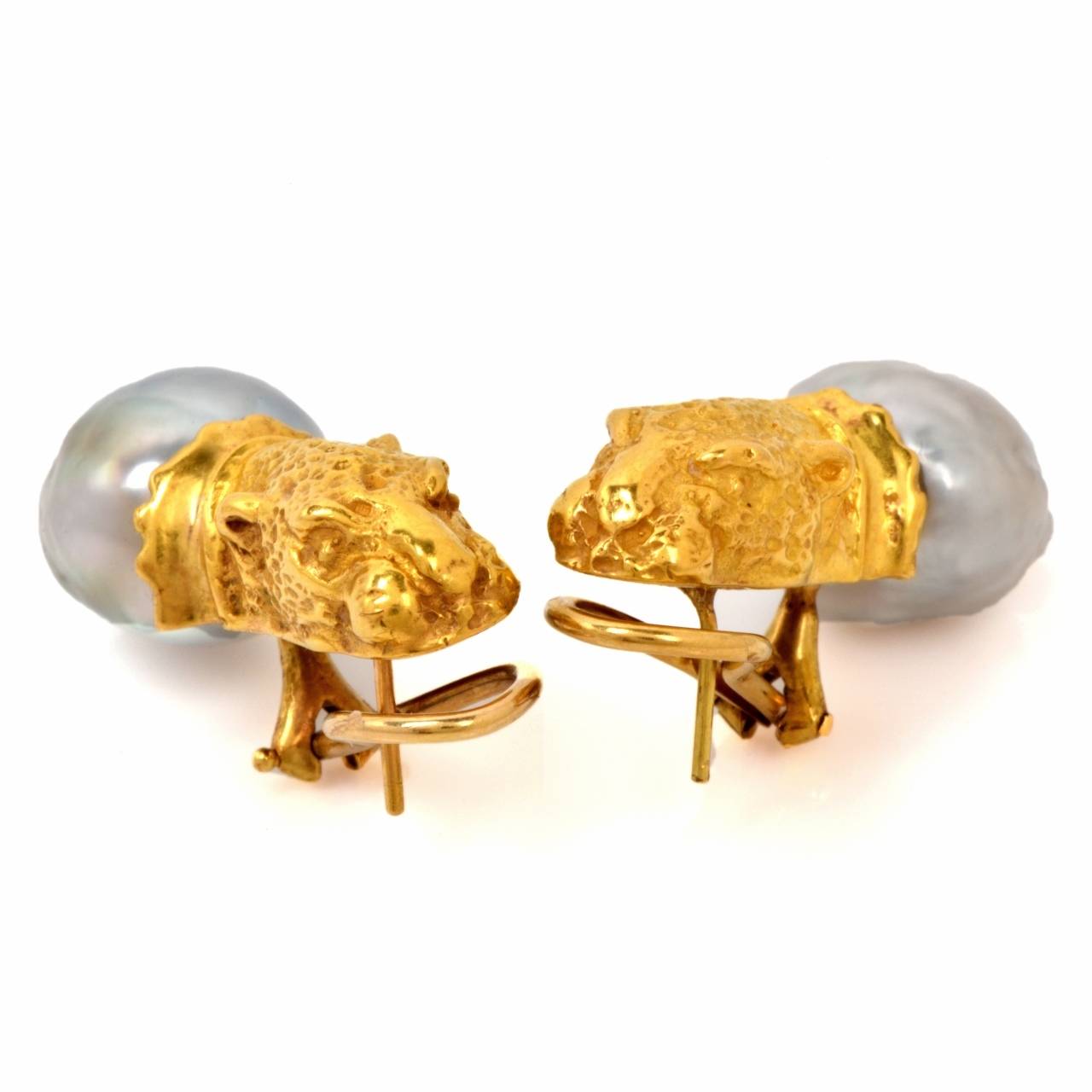 Baroque Pearl Gold Panther Head Clip-Back Earrings In Excellent Condition In Miami, FL