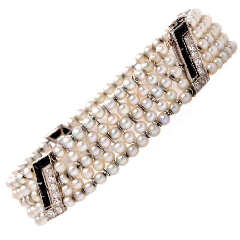 This authentic Art Deco bracelet of unique finesse and unmatched aesthetic grace is crafted in solid platinum, weighing approx. 16.2 grams and measuring approx. 6.5