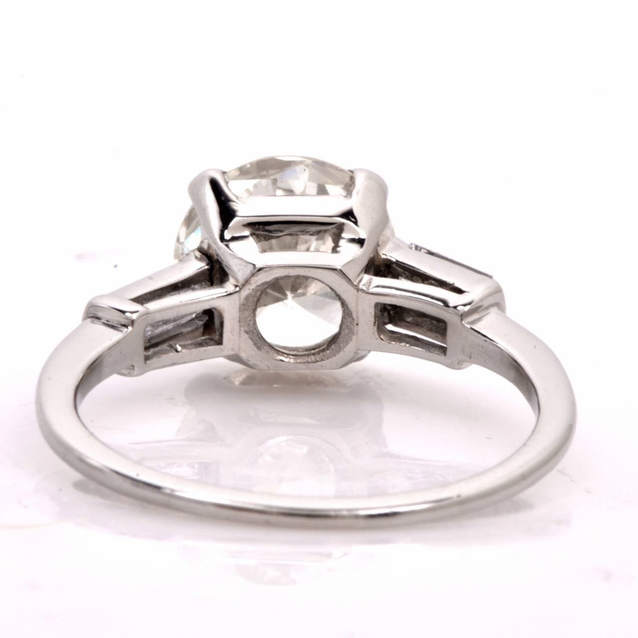 Women's Classic Round Brilliant Diamond Platinum Engagement Ring
