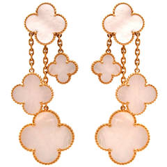 Boucles d'oreilles en or en nacre de la collection Alhambra de Van Cleef & Arpels VCA