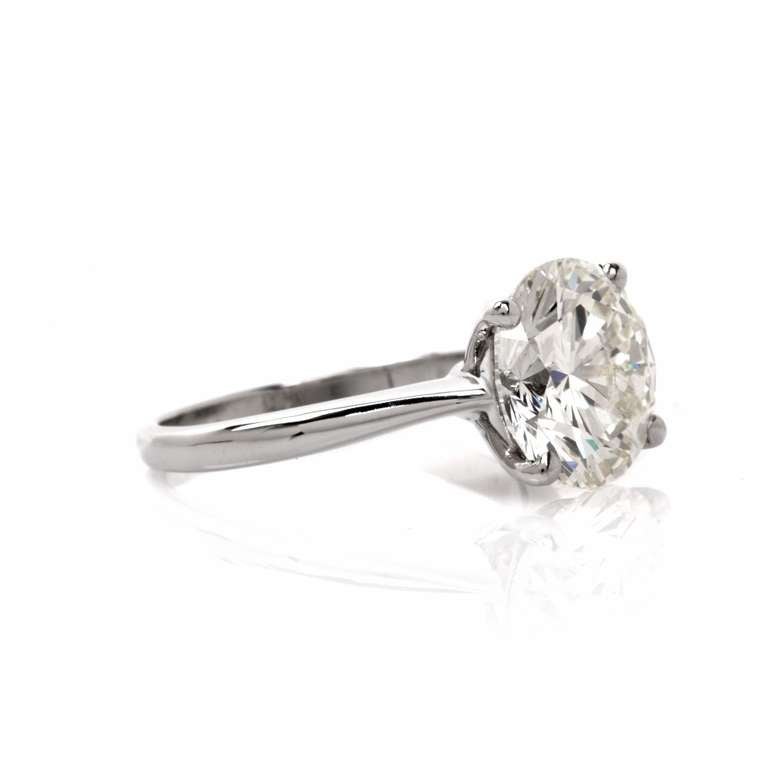 Diamond Platinum Solitaire Engagement Ring In Excellent Condition In Miami, FL