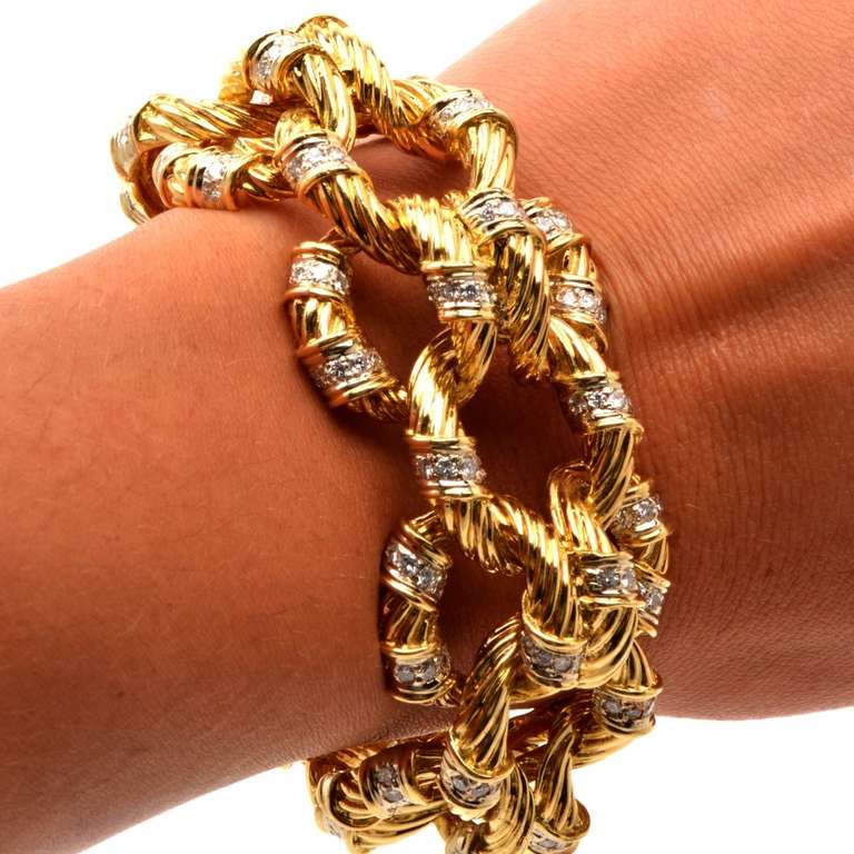 Retro Diamond Textured Gold Link Bracelet 2