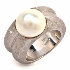 Italian Pearl Frosted Gold Wide Cocktail Ring