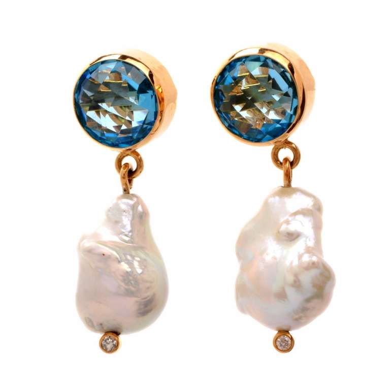 These Retro design earrings of colorful aesthetic are crafted in solid 18K yellow gold and measure approx. 1.3