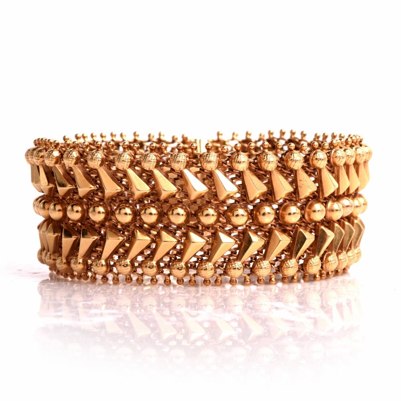 This Vintage bracelet of artistic design and workmanship is handcrafted in solid 18K yellow gold. It is of Italian provenance and bears the Hallmark of Italy for authenticity. Quintessentially Etruscan style in design and application of the antique