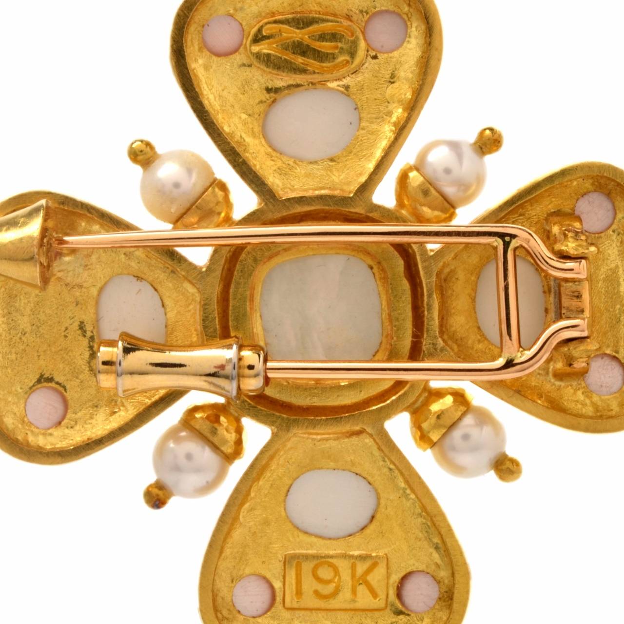 Elizabeth Locke Gem Gold Maltese Cross Brooch Pendant In Excellent Condition In Miami, FL