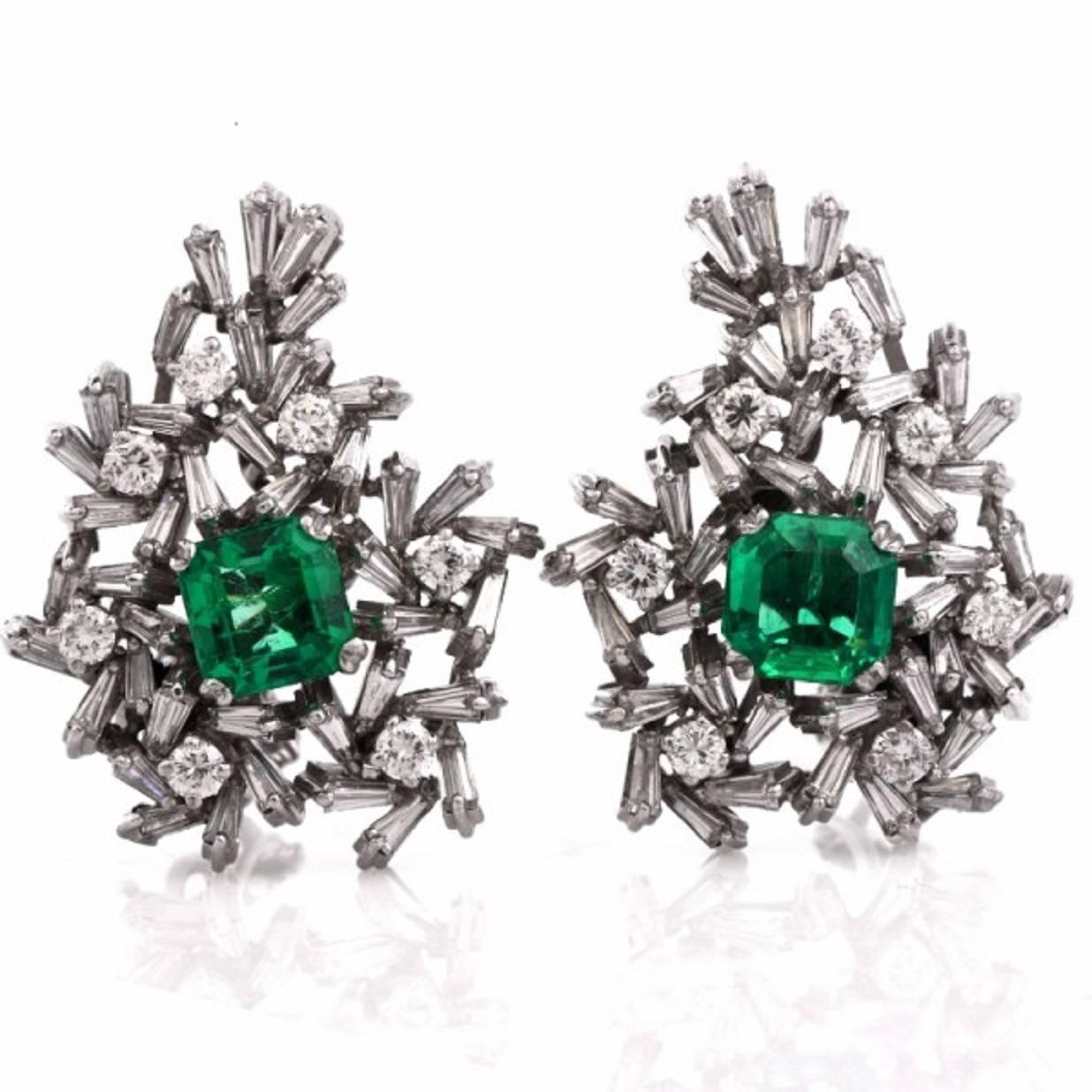 These conspicuous vintage earrings of sophisticated feminine aesthetic may be worn as a pair of clip brooches. They expose each a genuine ascher-cut genuine high quality emeralds at the center. They are surrounded by a sparkling assemblage of