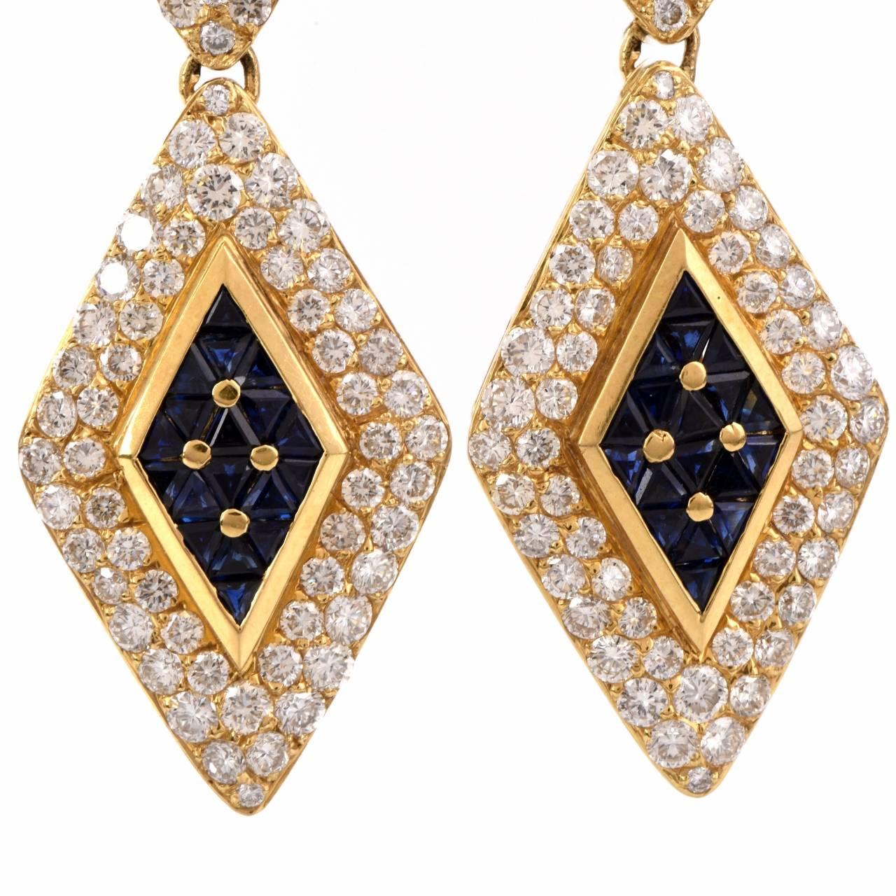 These vintage earrings in Art Deco design are crafted in solid 18K yellow gold, weigh 26.00 grams and measure 2.2