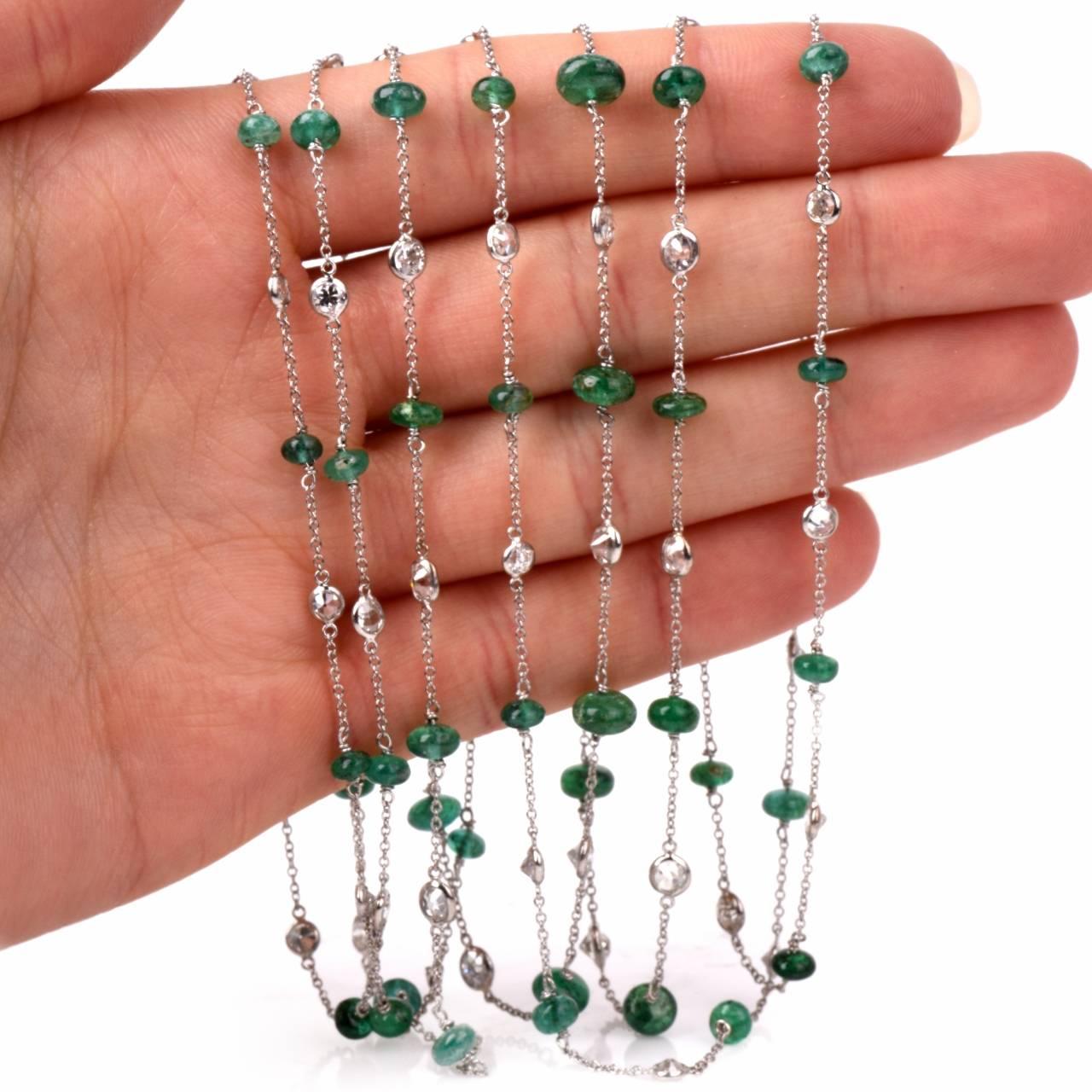 Collier à longue chaîne en platine avec diamant émeraude au mètre 1