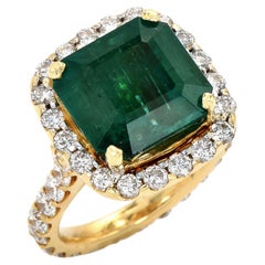 Elegant Diamond 8.08ct GIA Emerald 18k Yellow Gold Halo Cocktail Ring