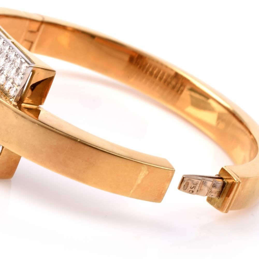 Modern Diamond Gold Bangle Bracelet In Excellent Condition In Miami, FL