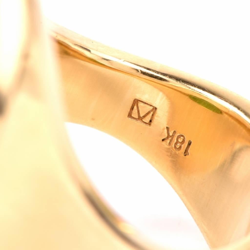 Großer 38::24 Karat Peridot Oval Cabochon Gold Ring im Zustand „Hervorragend“ in Miami, FL