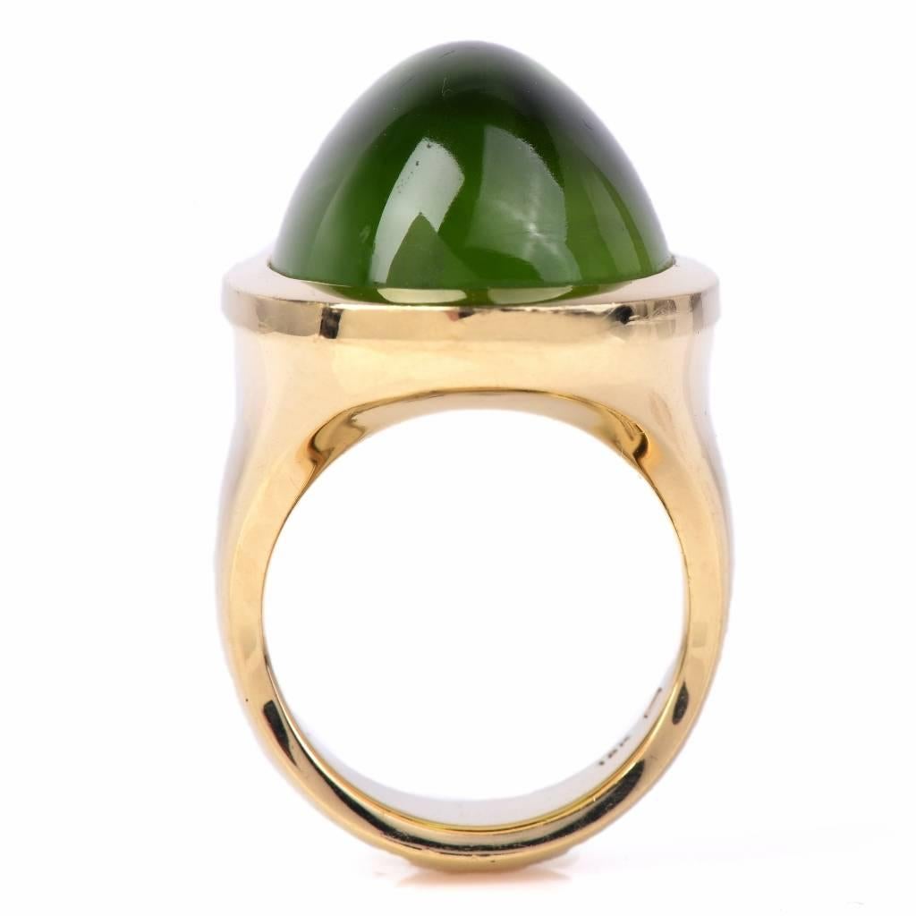 Großer 38::24 Karat Peridot Oval Cabochon Gold Ring 2