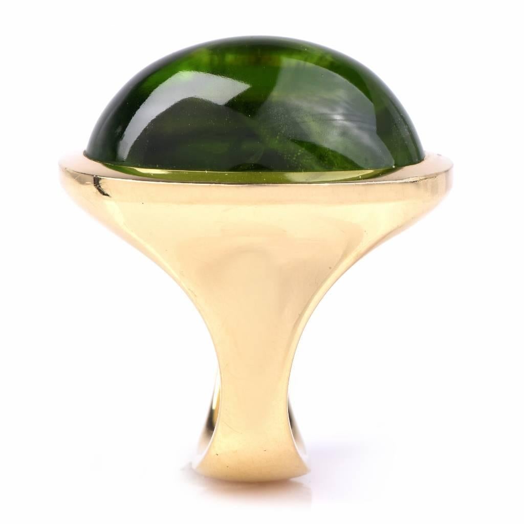 Großer 38::24 Karat Peridot Oval Cabochon Gold Ring 1