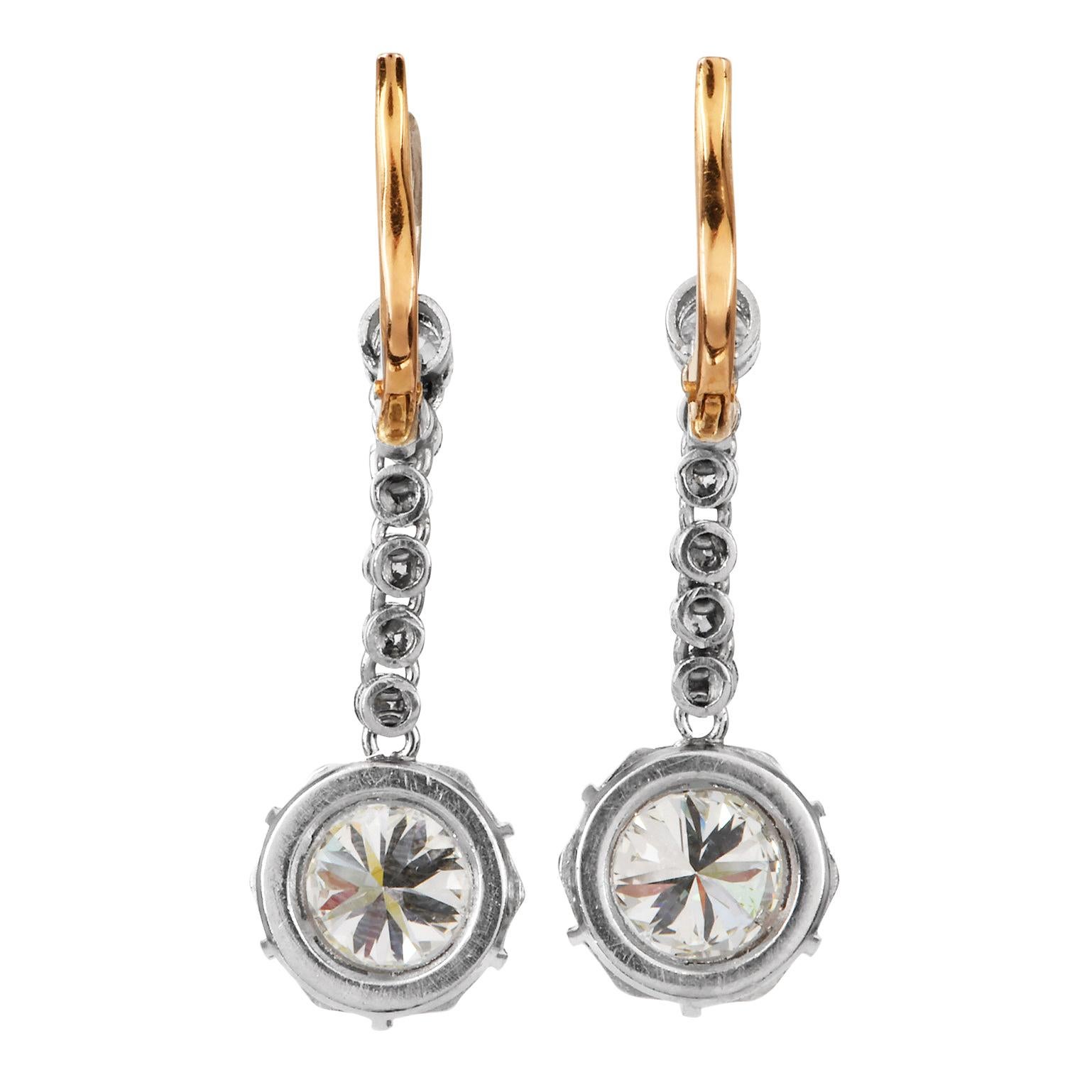 Donna Orecchini pendenti in oro rosa 18 carati con diamante da 3,11 carati e platino in vendita
